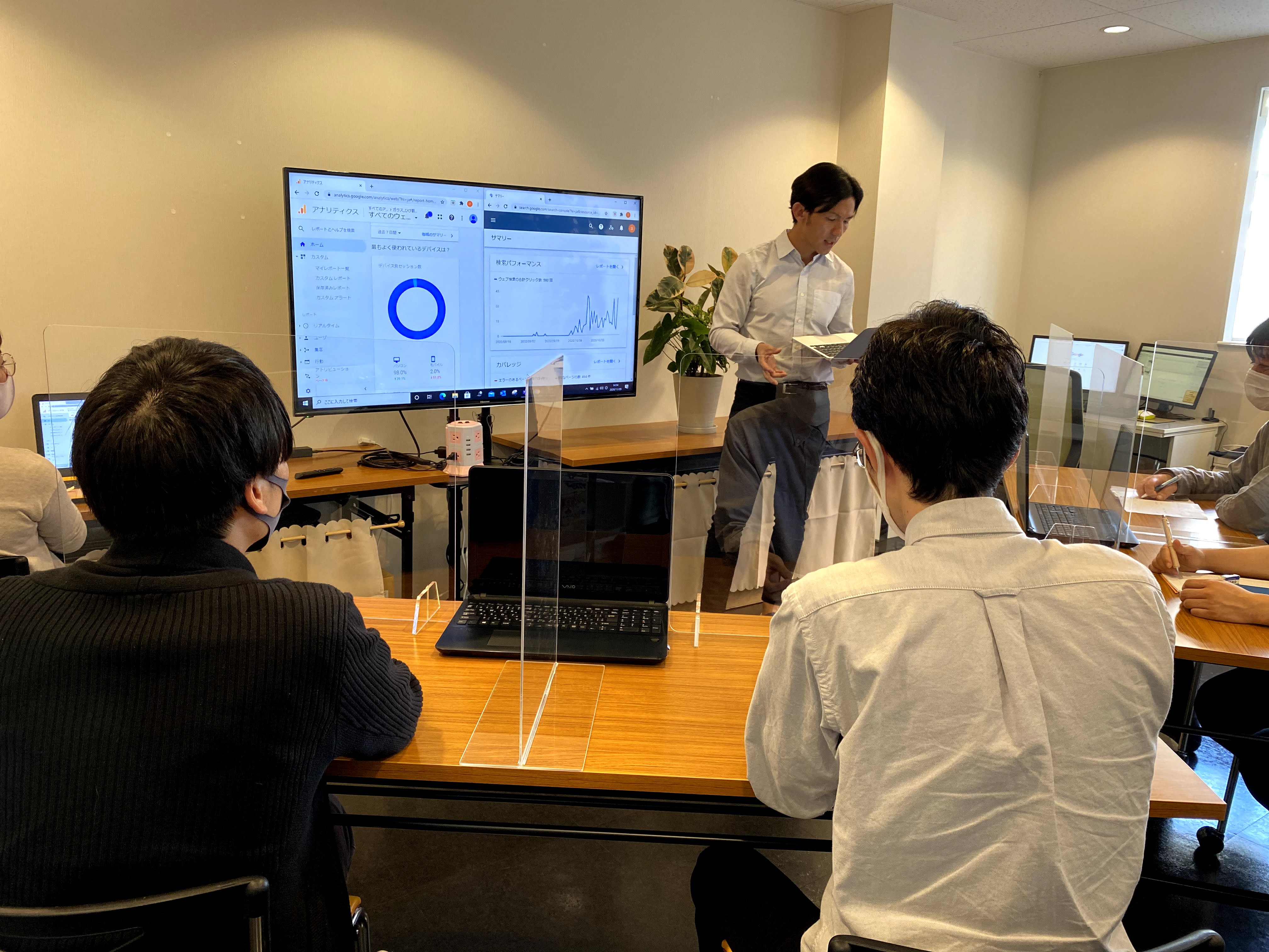 ミーティングをしている様子