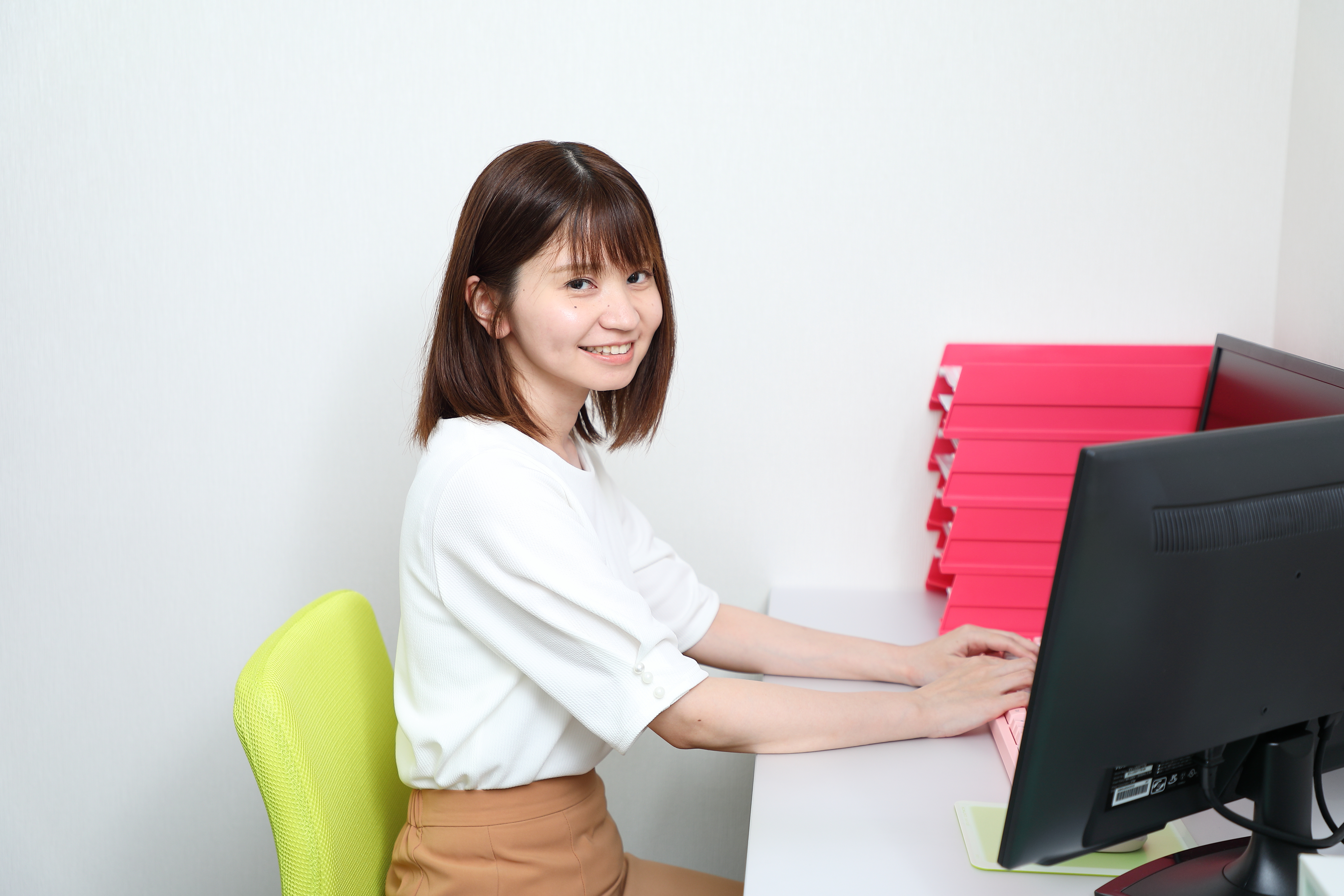 モニタリングをしている女性