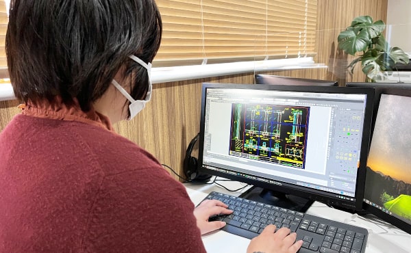 AutoCADで作業中の利用者